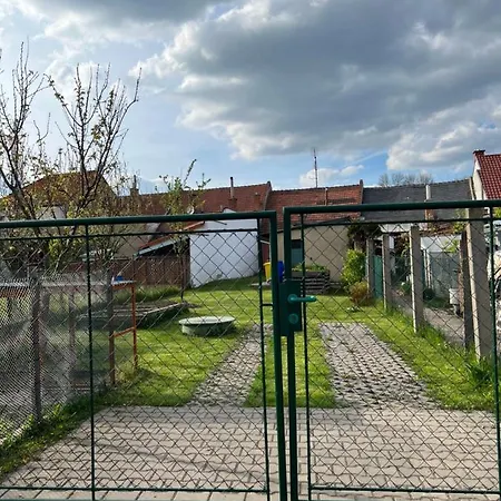 Samostatny Dum Se Zahradou