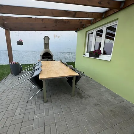 Samostatny Dum Se Zahradou Tatil Evi