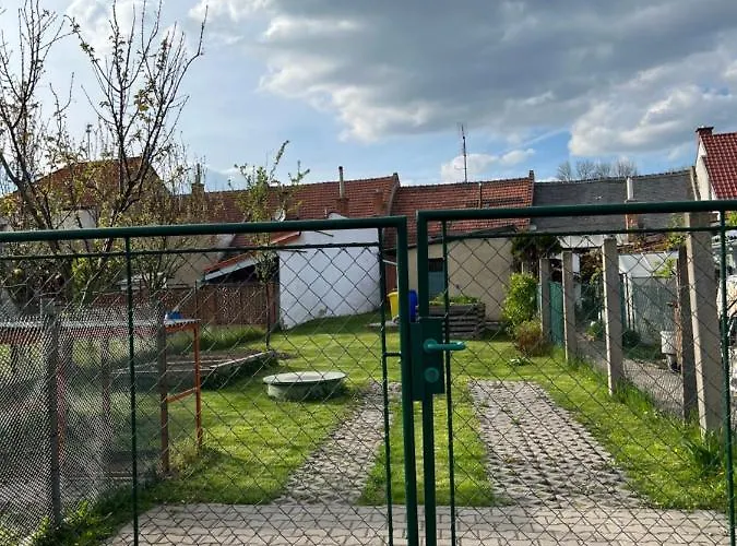 Samostatny Dum Se Zahradou